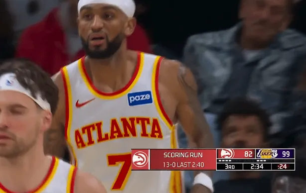 三亿体育官网-亚历山大-沃克底角三分投进，老鹰打出13-0追至17分